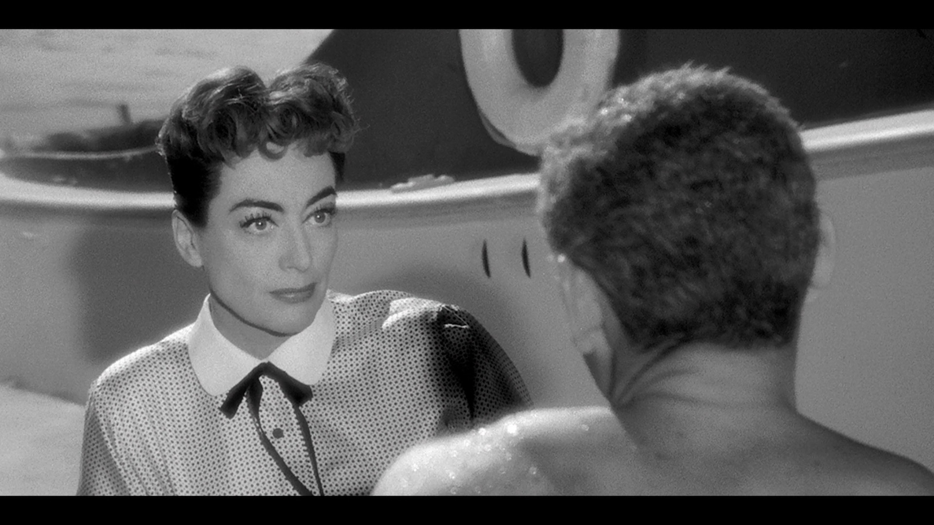 female-on-the-beach-blu-ray-joan-crawford