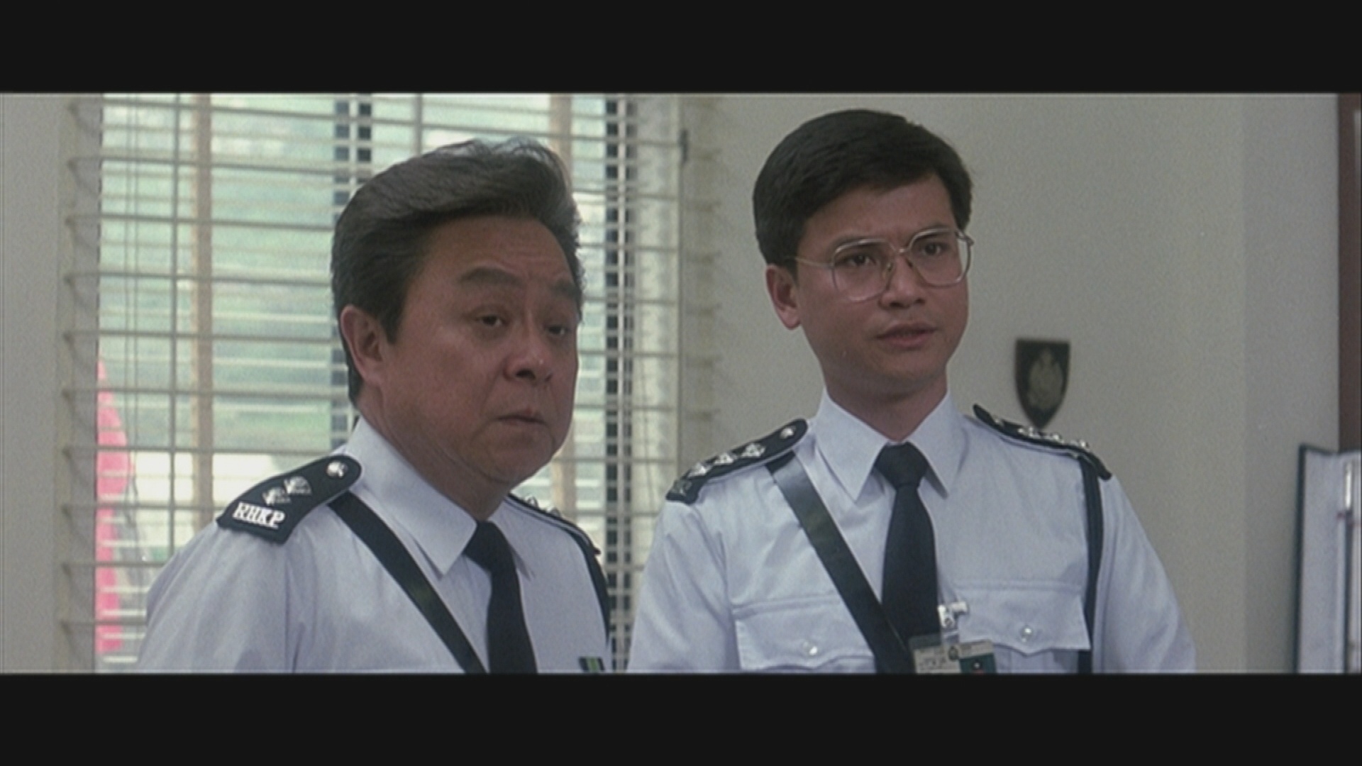 showdown as police surround hong