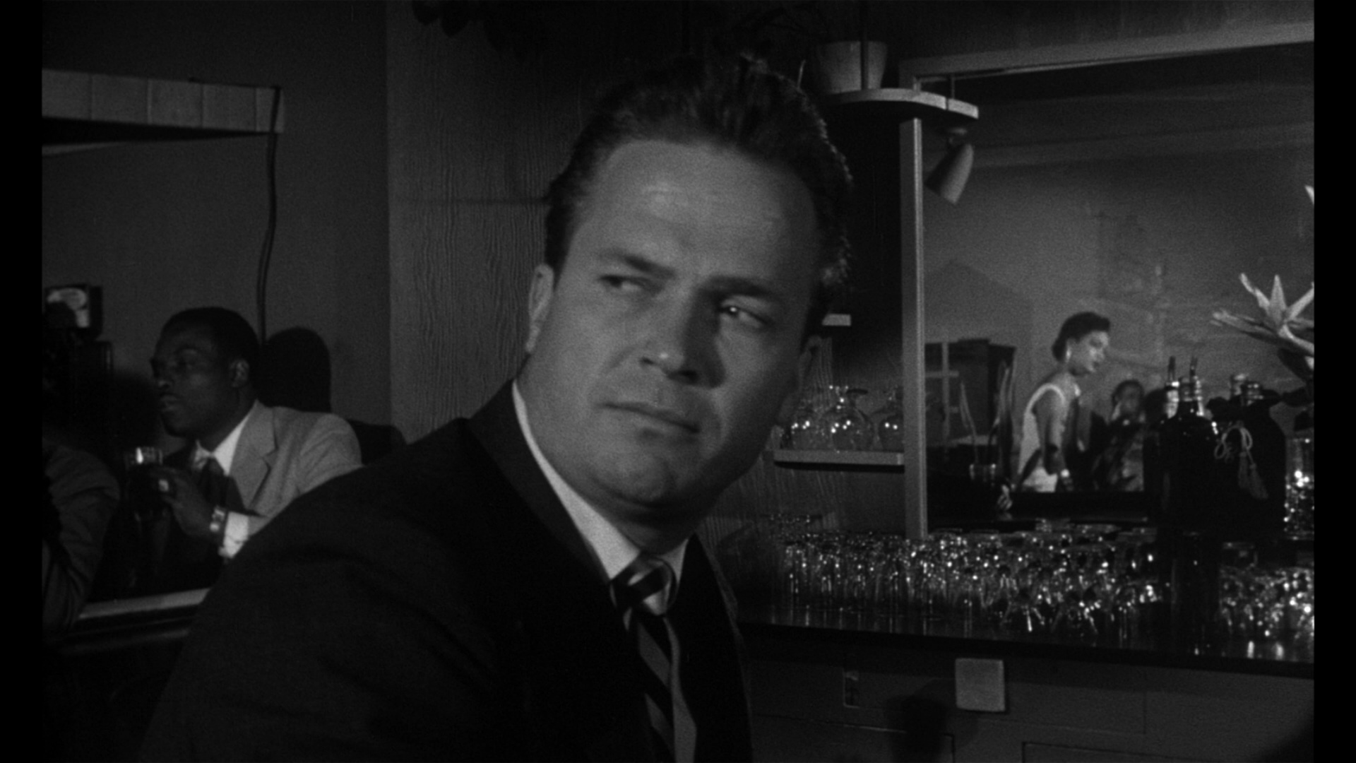large_kiss_me_deadly_blu-ray_4.jpg