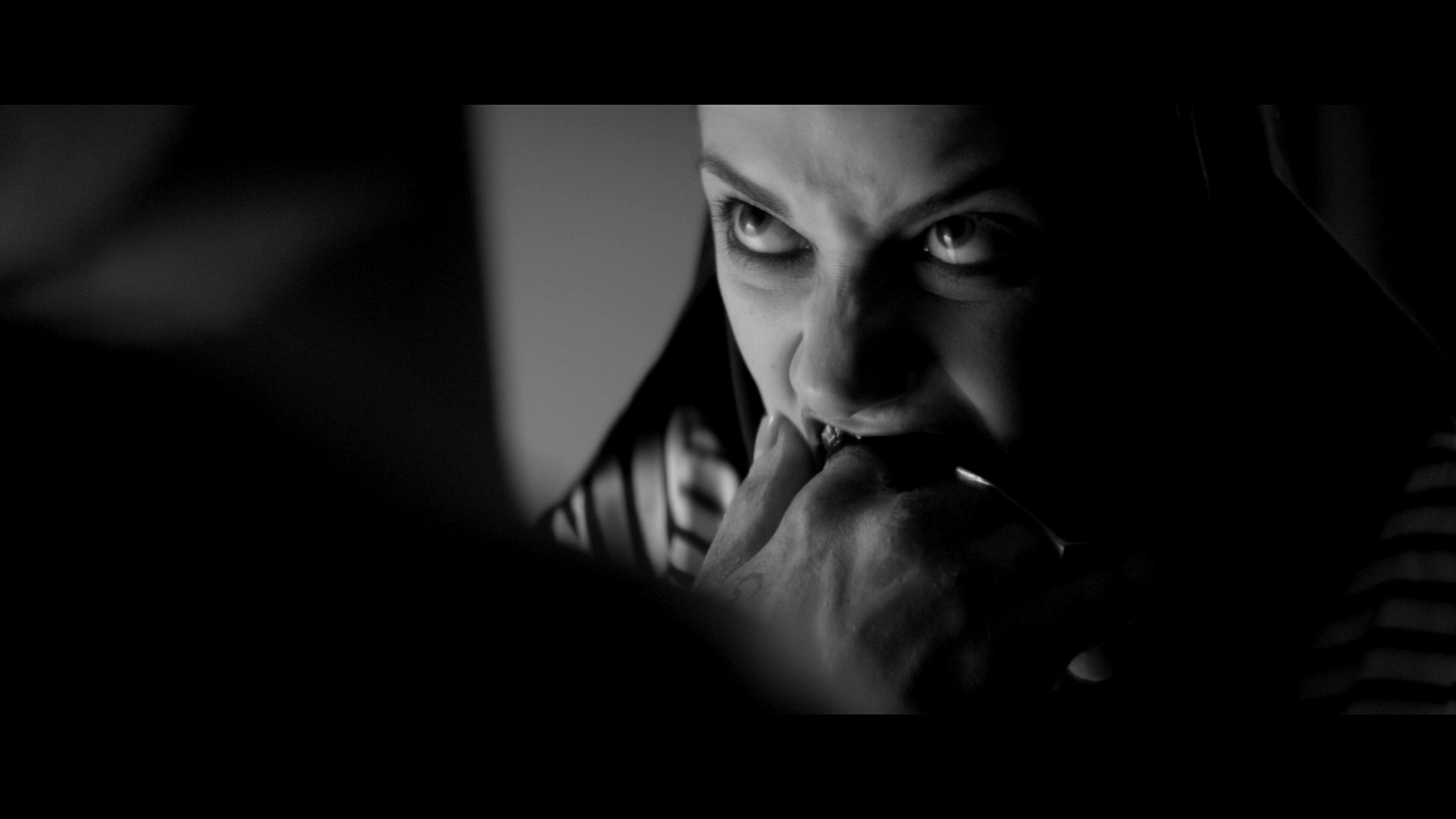 A Girl Walks Home Alone at Night Bluray Sheila Vand