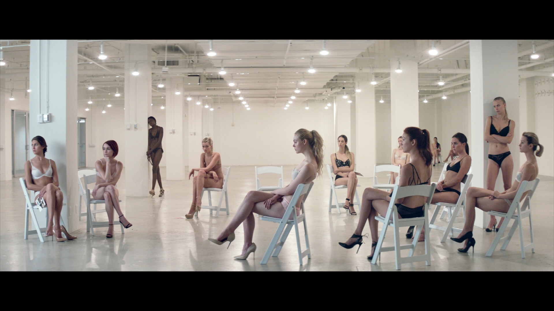 The Neon Demon 4k Uhd Blu Ray Elle Fanning Neon demon 2016 teljes film online magyarul jesse, a feltoerekvo modell los angelesbe koeltoezik, hogy valora valtsa az almat. dvdbeaver