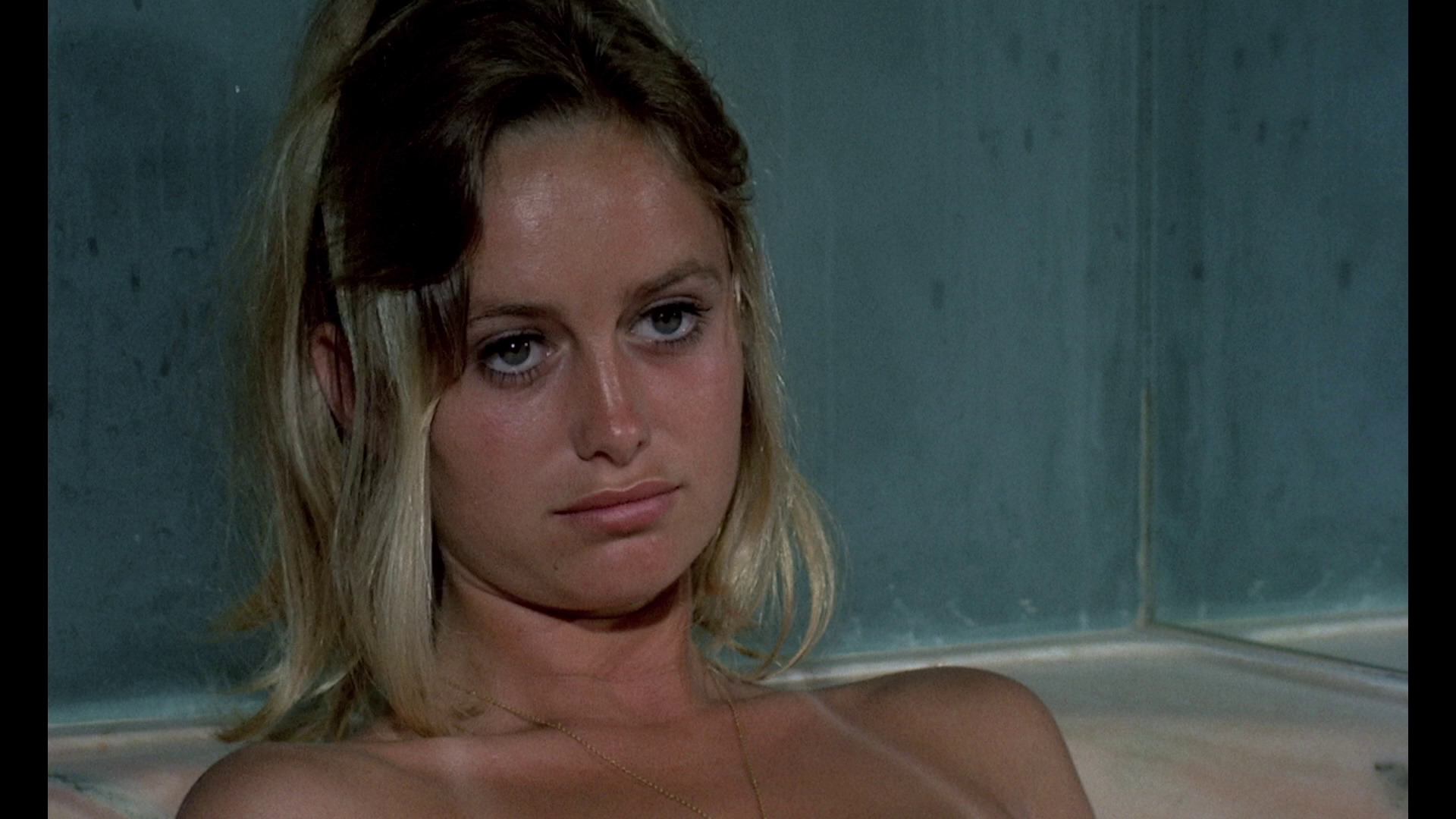 Die Screaming Marianne Blu Ray Susan George After their parents divorce, one daughter lives with her mother in england while the other lives with her father in portugal. dvdbeaver